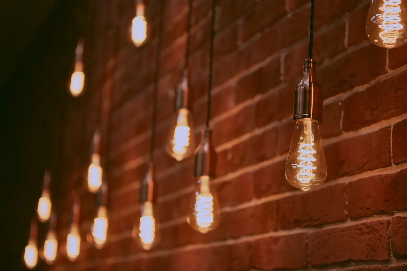 Instalação de lâmpadas e fitas LED