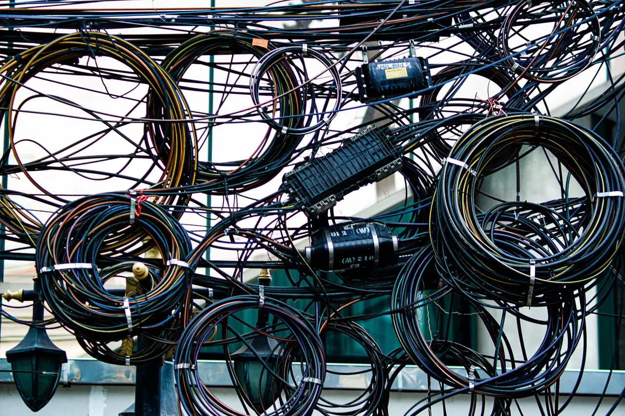 Instalação e reparo de tomadas e interruptores